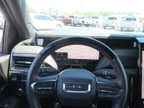 Used 2025 GMC Yukon XL AT4 Ultimate AWD/4WD image 37