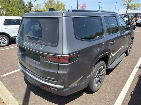 Certified 2024 Jeep Wagoneer Series II w/ Flexible Seating Group AWD/4WD image 2