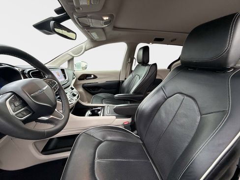 Used 2022 Chrysler Pacifica Limited image 25