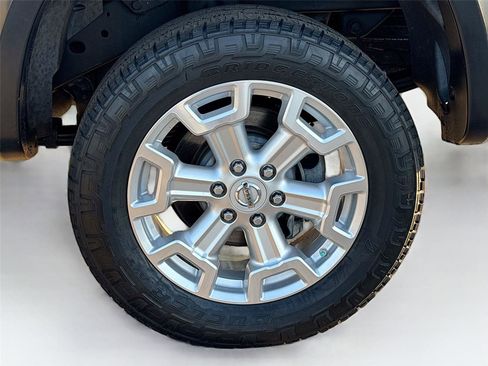 Used 2017 Nissan Titan SV image 33