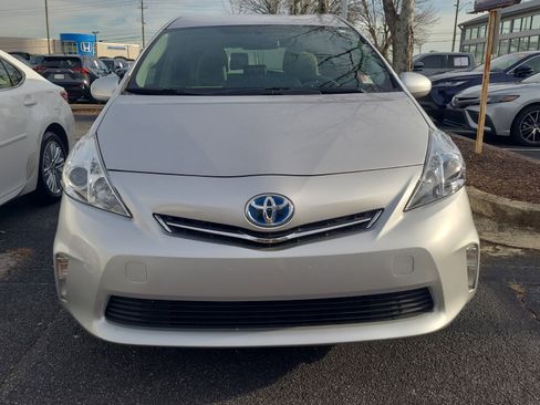 Used 2014 Toyota Prius V Two image 2