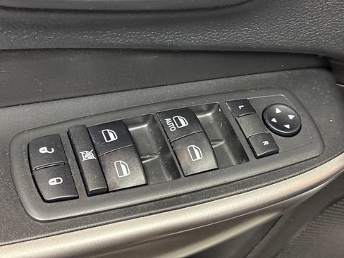 Used 2019 Jeep Cherokee Latitude w/ Cold Weather Group AWD/4WD image 12