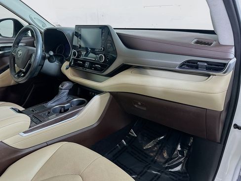 Used 2020 Toyota Highlander Limited image 32