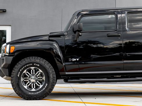 Used 2010 HUMMER H3T Adventure image 4