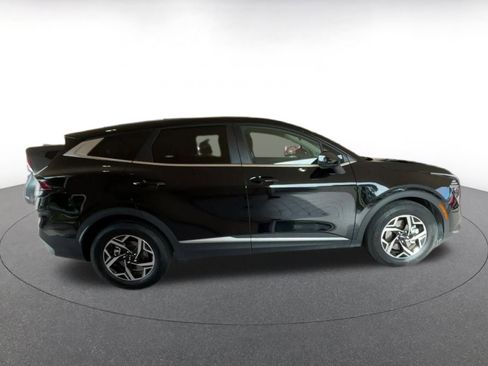 Used 2025 Kia Sportage LX image 16