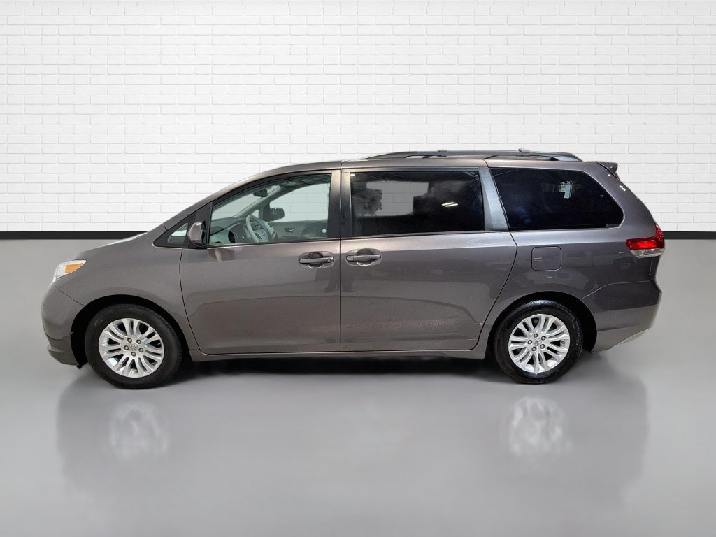 Used 2014 Toyota Sienna XLE FWD image 6