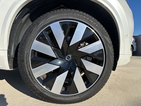 Certified 2024 Volvo XC90 T8 Ultimate image 11