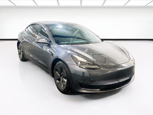 Used 2023 Tesla Model 3 Standard Range RWD image 3