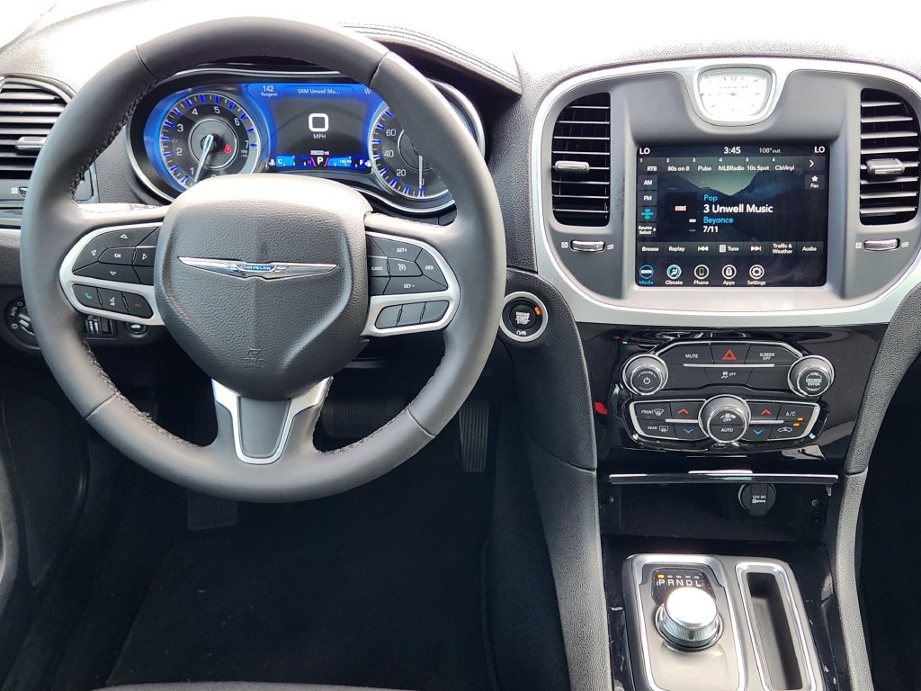 Used 2023 Chrysler 300 Touring w/ Sport Appearance Package RWD image 29