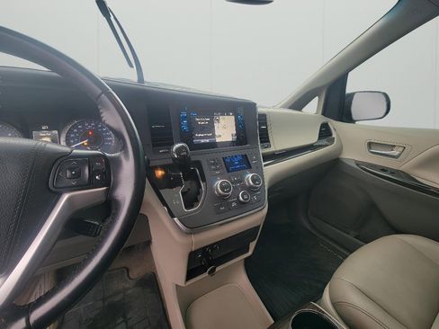 Used 2015 Toyota Sienna XLE w/ XLE Navigation Package image 19