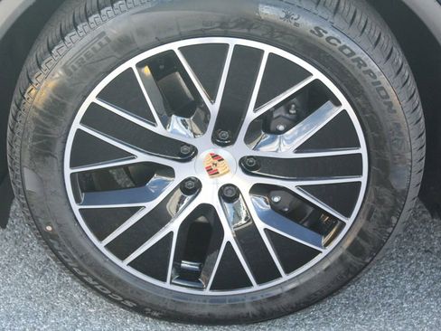New 2026 Porsche Macan 4 Electric AWD/4WD image 15