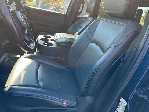 Used 2022 RAM 3500 Tradesman w/ Chrome Appearance Group AWD/4WD image 5