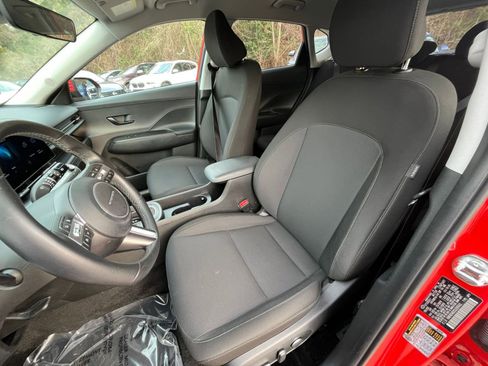 Used 2025 Hyundai Kona SEL image 34