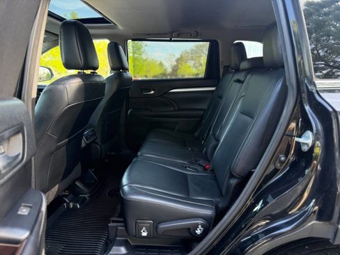 Used 2018 Toyota Highlander XLE AWD/4WD image 25