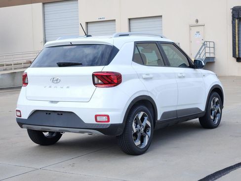 New 2026 Hyundai Venue SEL FWD image 4