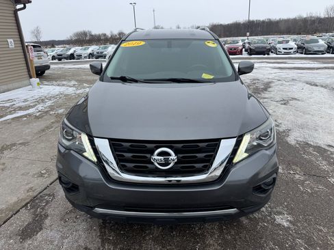 Used 2019 Nissan Pathfinder SV image 2