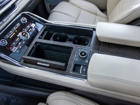 Used 2023 Lincoln Navigator Reserve image 40