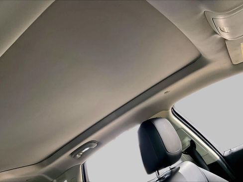 Used 2018 Cadillac XT5 Luxury w/ Driver Awareness Package FWD image 14