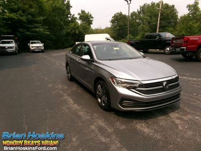Used 2023 Volkswagen Jetta SE w/ Panoramic Sunroof Package