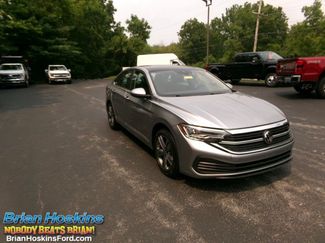 Used 2023 Volkswagen Jetta SE w/ Panoramic Sunroof Package FWD video 1