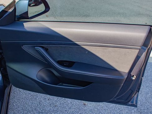 Used 2020 Tesla Model 3 Standard Range Plus RWD image 19