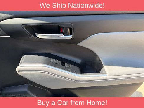 Used 2021 Toyota Highlander XLE AWD/4WD image 35