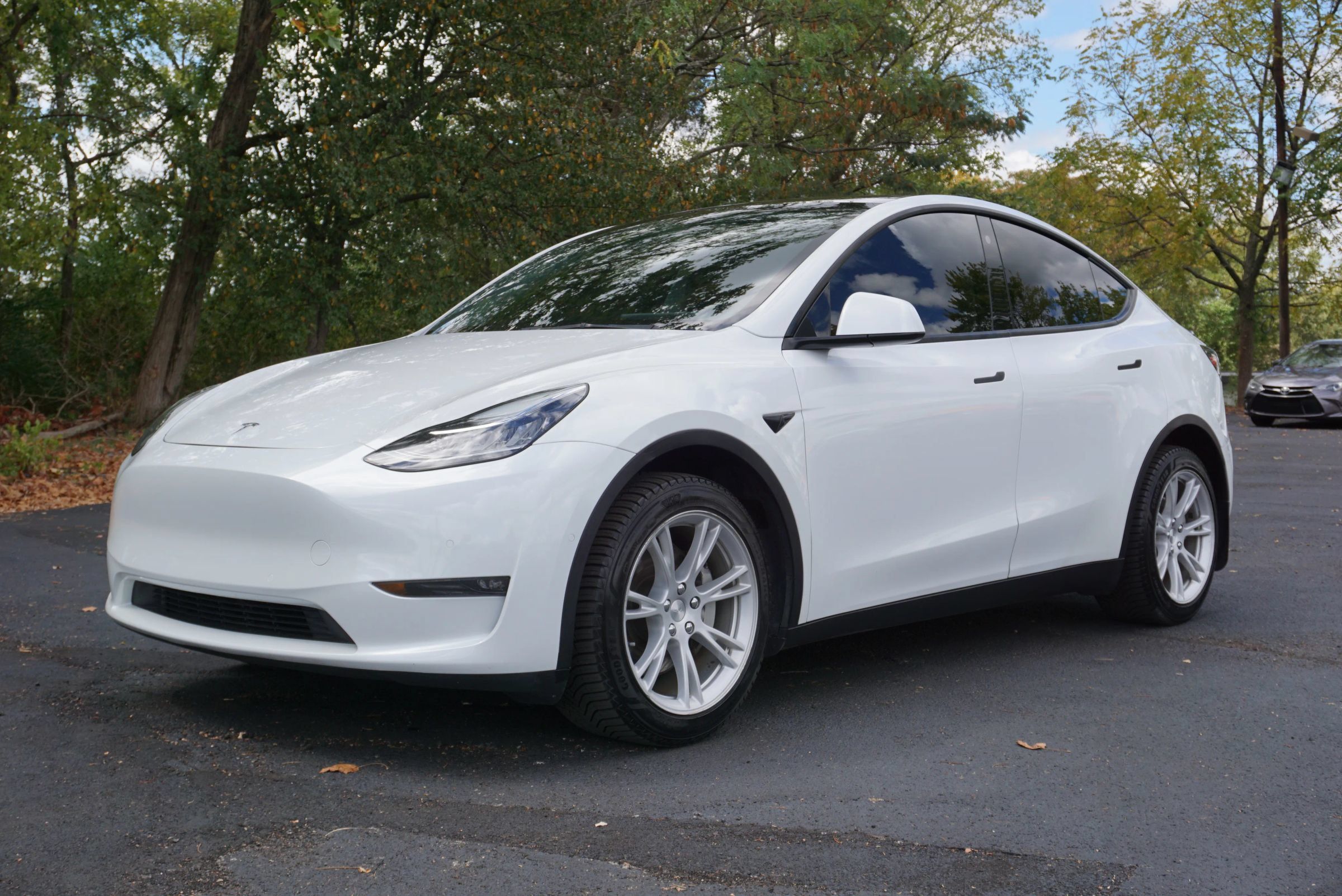 Used 2021 Tesla Model Y Long Range AWD/4WD image 1