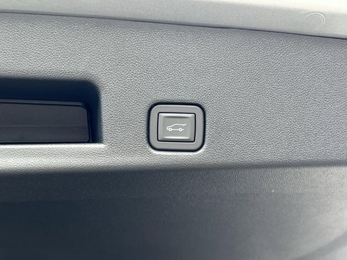 New 2025 GMC Acadia Elevation image 24