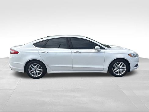 Used 2016 Ford Fusion SE FWD image 5
