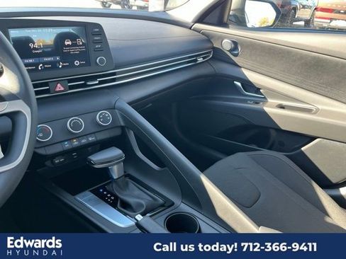 New 2025 Hyundai Elantra SE image 26