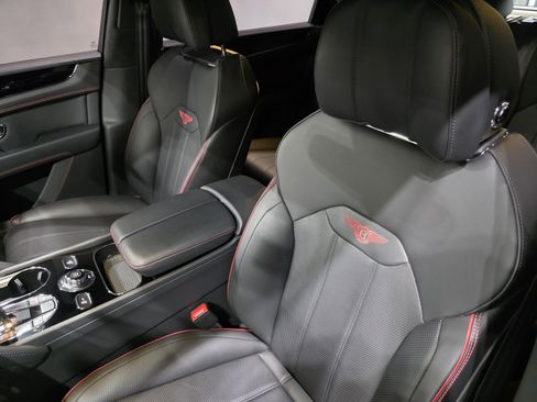 Used 2024 Bentley Bentayga image 8
