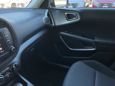 Used 2025 Kia Soul LX w/ LX Technology Package image 38