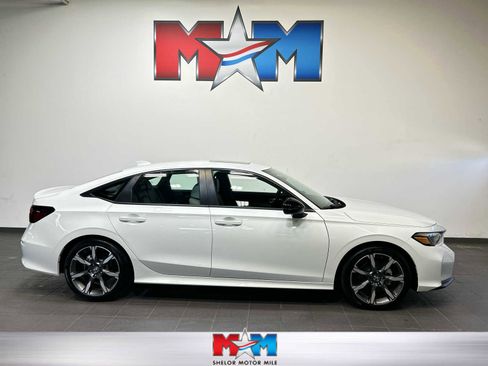 Used 2025 Honda Civic Sport Touring image 1