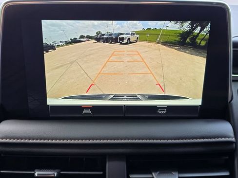 Used 2024 GMC Yukon AT4 AWD/4WD image 16