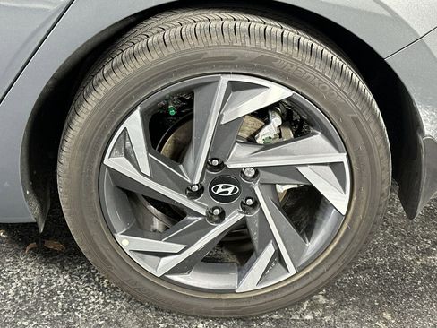 Used 2025 Hyundai Elantra SEL FWD image 10