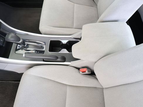 Used 2013 Honda Accord LX image 39