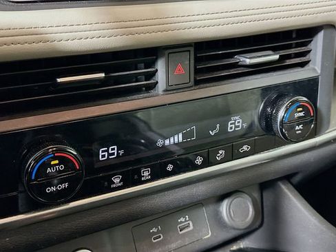 Used 2023 Nissan Rogue SV image 17