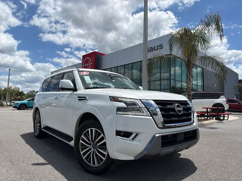 Used 2024 Nissan Armada SL w/ Captain's Chairs Package AWD/4WD image 1