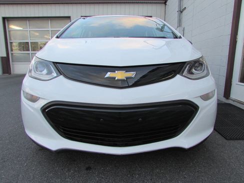 Used 2017 Chevrolet Bolt LT image 2