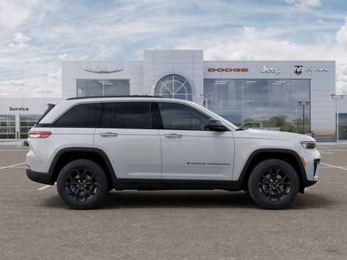 New 2026 Jeep Grand Cherokee Altitude AWD/4WD image 21