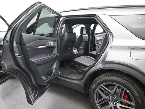New 2026 Ford Explorer ST-Line w/ ST-Line Street Pack RWD image 17