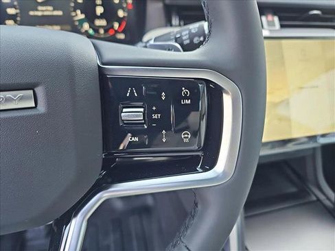 Used 2025 Land Rover Discovery Sport S image 19