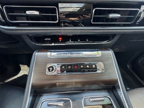 Used 2025 Lincoln Aviator Reserve w/ Jet Appearance Package AWD/4WD image 27