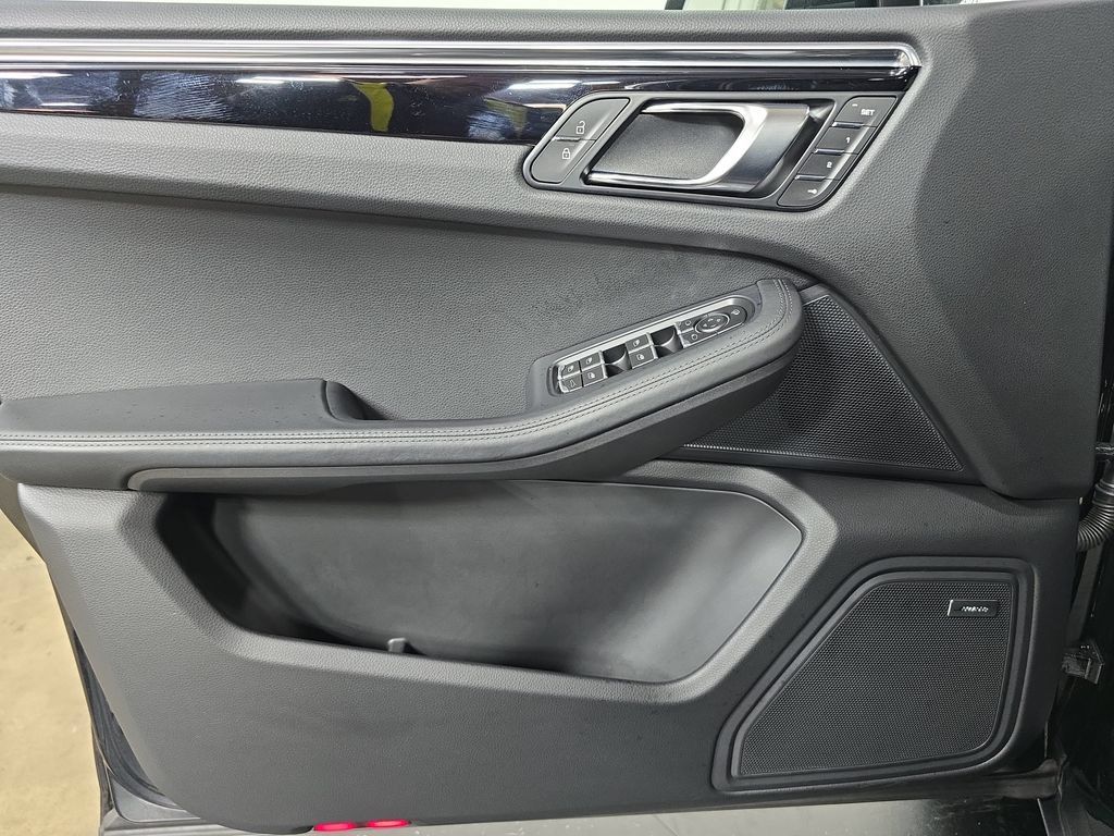 Certified 2026 Porsche Macan AWD/4WD image 22