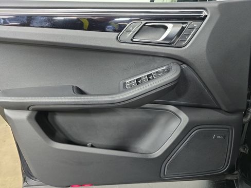 Certified 2026 Porsche Macan AWD/4WD image 22