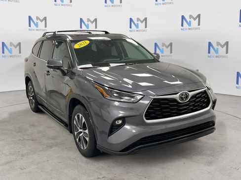 Used 2021 Toyota Highlander XLE image 5