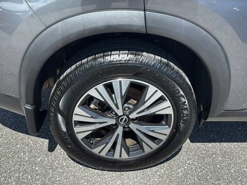 Used 2022 Nissan Rogue SV w/ SV Premium Package FWD image 11
