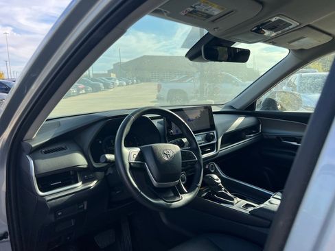 Used 2024 Toyota Grand Highlander XLE image 24