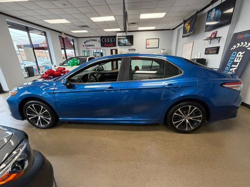 Used 2018 Toyota Camry SE FWD image 10