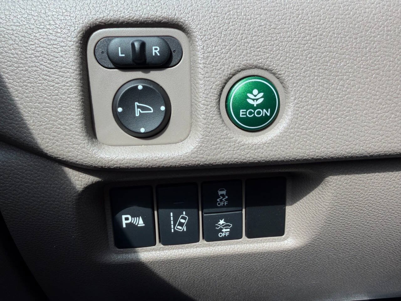 Used 2016 Honda Pilot Touring image 18